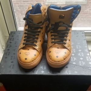 MCM SNEAKERS SIZE MEN 7 WOMENS 8